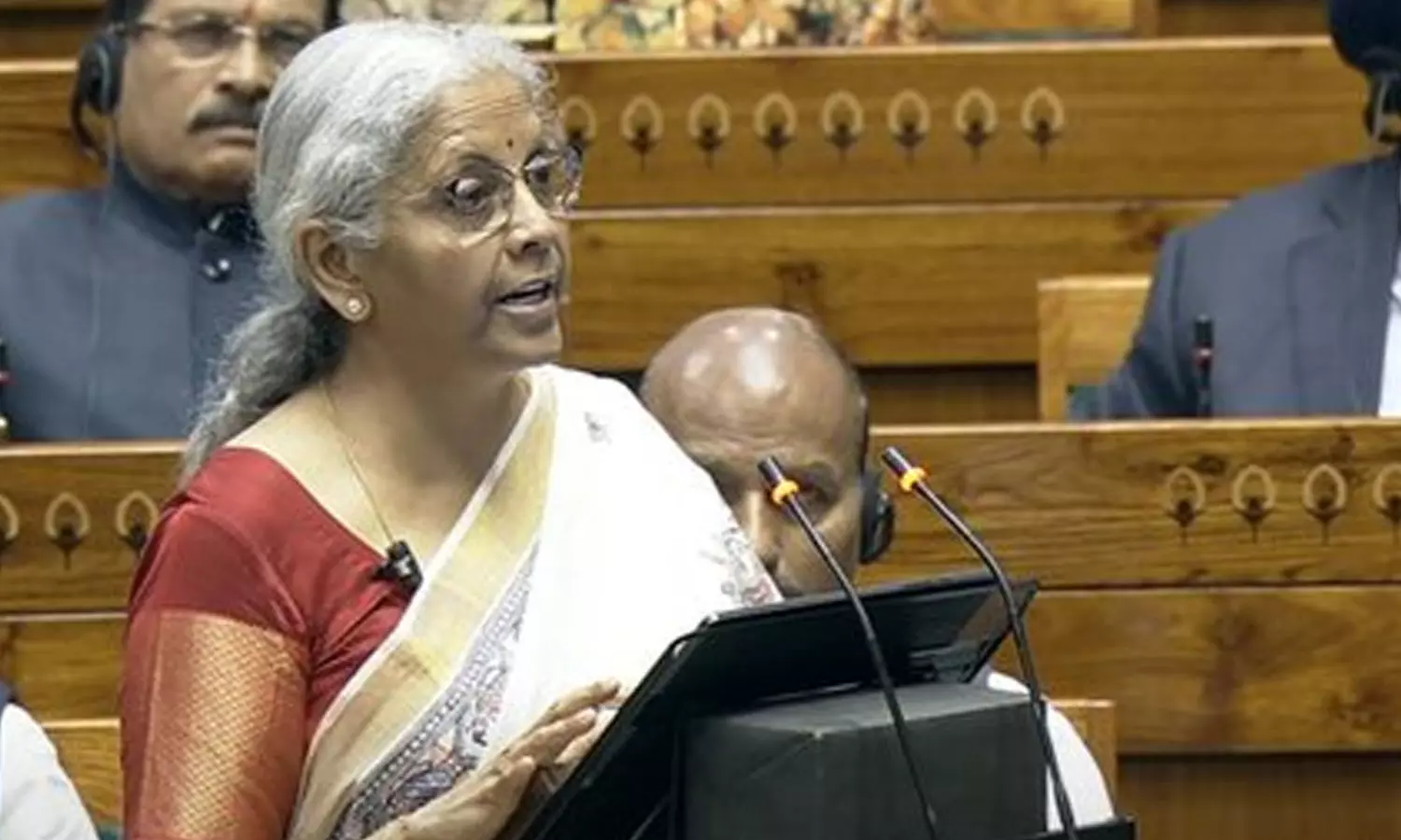 பட்ஜெட் 2025-26 : 1 மணி நேரம் 17 நிமிடங்கள் என குறைந்த நேரத்தில் தாக்கல் செய்யப்பட்ட பட்ஜெட் பட்ஜெட் 2025-26 : 1 மணி நேரம் 17 நிமிடங்கள் என குறைந்த நேரத்தில் தாக்கல் செய்யப்பட்ட பட்ஜெட்