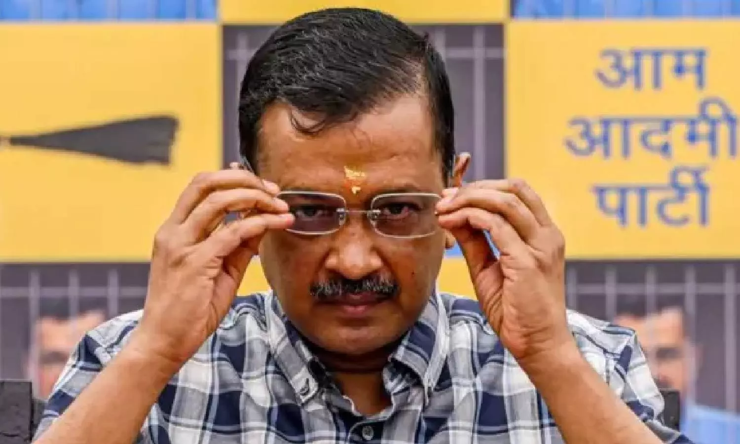 8 எம்.எல்.ஏ.க்கள் விலகல்: டெல்லி தேர்தல் களத்தில் நெருக்கடியில் தவிக்கும் ஆம் ஆத்மி 8 எம்.எல்.ஏ.க்கள் விலகல்: டெல்லி தேர்தல் களத்தில் நெருக்கடியில் தவிக்கும் ஆம் ஆத்மி