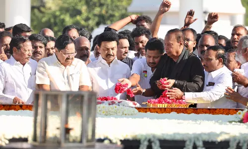 தி.மு.க. என்னும் அசைக்க முடியாத ஆலமரத்தின் ஆணிவேர் பேரறிஞர் அண்ணா- துணை முதலமைச்சர்