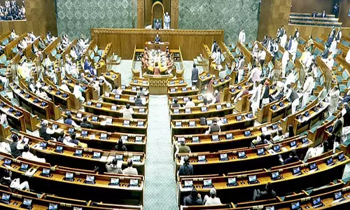 கும்பமேளா குறித்து விவாதிக்கக்கோரி அமளி: மாநிலங்களவையில் இருந்து எதிர்க்கட்சியினர் வெளிநடப்பு