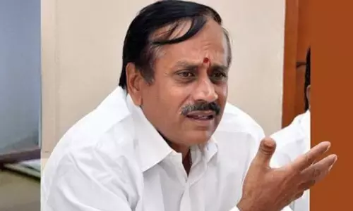 திருப்பரங்குன்றம் செல்ல முயன்ற எச்.ராஜாவை தடுத்து நிறுத்திய போலீசார்