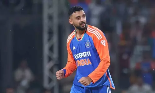 இங்கிலாந்துக்கு எதிரான ஒருநாள் தொடர்- இந்திய அணியில் இணைந்த வருண் சக்கரவர்த்தி