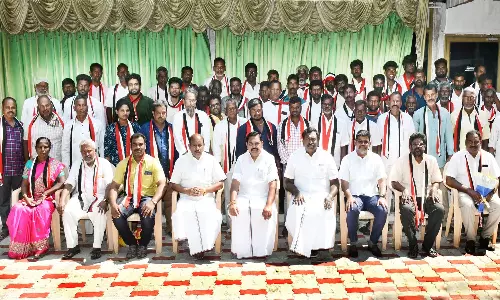 எடப்பாடி பழனிசாமி முன்னிலையில் அதிமுக-வில் இணைந்த அமமுக நிர்வாகிகள்