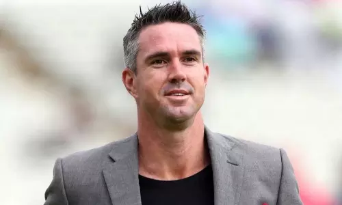 வருண் சக்கரவர்த்தியை சமாளிக்கும் வித்தை எங்களுக்கு தெரியும்: பீட்டர்சன்