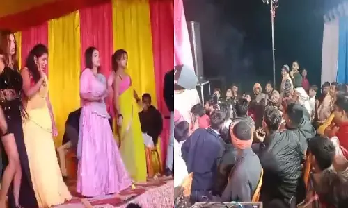 VIDEO: பீகாரில் நடனமாடிய பெண்களுக்கு மேடையில் பணம் கொடுத்த இளைஞர் சுட்டு கொலை