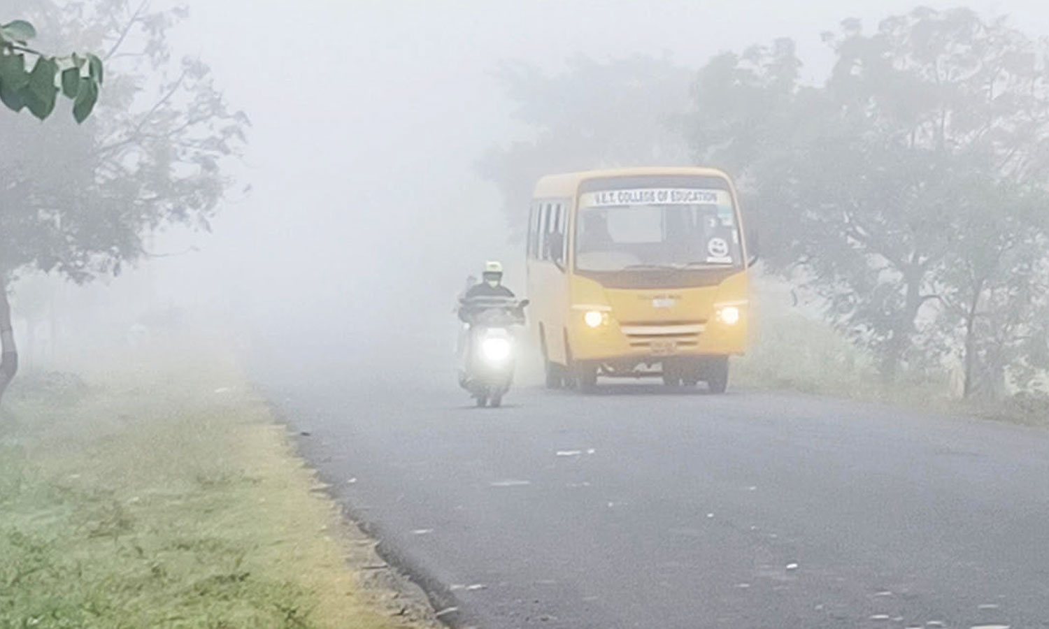 பண்ருட்டி-விழுப்புரம் பகுதிகளில் வழக்கத்தை விட அதிக பனிப்பொழிவு பண்ருட்டி-விழுப்புரம் பகுதிகளில் வழக்கத்தை விட அதிக பனிப்பொழிவு