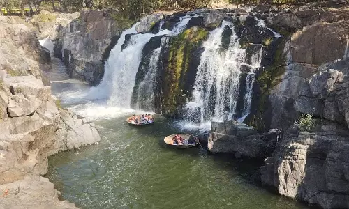 ஒகேனக்கல்லில் நீர்வரத்து 300 கன அடியாக சரிவு