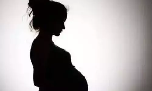 கிருஷ்ணகிரி அருகே 8-ம் வகுப்பு மாணவி கர்ப்பம்: 3 ஆசிரியர்கள் மீது பரபரப்பு புகார்