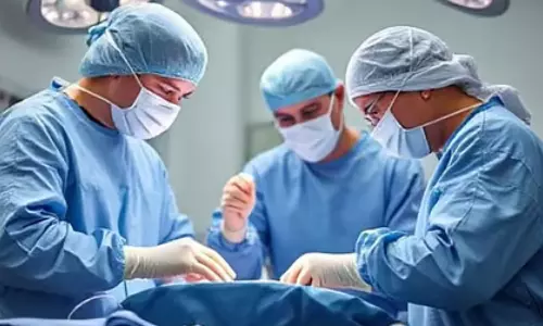 பிறந்து மூன்று நாளே ஆன ஆண் குழந்தையின் வயிற்றில் இருந்த இரட்டைக் கருக்கள்