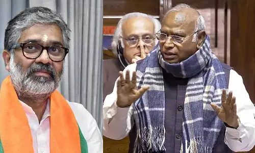 வாயை மூடிக்கொண்டு உட்காரு.. பாராளுமன்றத்தில் பாஜக எம்.பி.யிடம் ஆவேசமாக பேசிய கார்கே