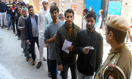 டெல்லியில் வாக்குப்பதிவு நிறைவு- 5 மணி நிலவரப்படி 57.70 சதவீத வாக்குகள் பதிவு