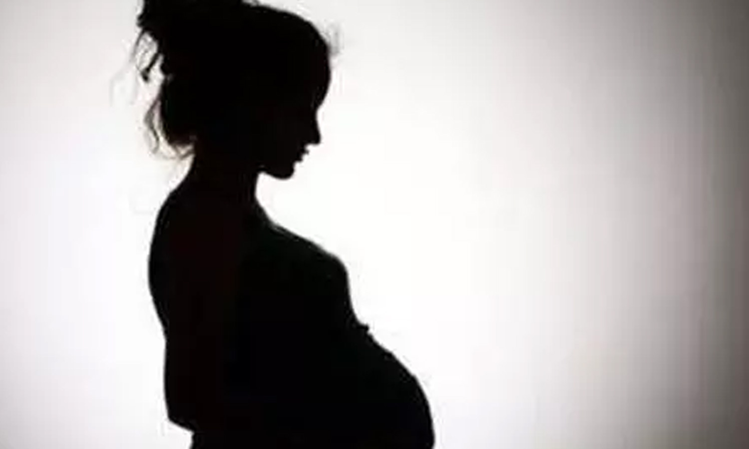 கிருஷ்ணகிரி அருகே 8-ம் வகுப்பு மாணவி கர்ப்பம்: 3 ஆசிரியர்கள் மீது பரபரப்பு புகார்