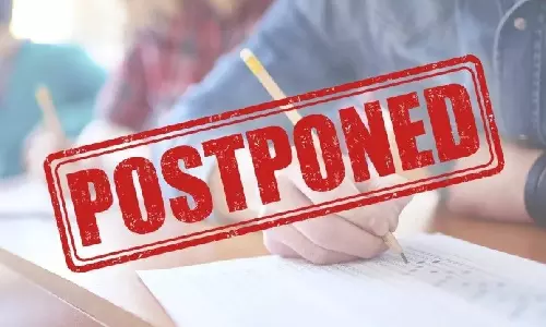 கேள்வித்தாள் மாற்றி கொடுத்ததால் தேர்வு ஒத்திவைப்பு: மாணவர்கள் ஏமாற்றம்