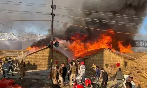 VIDEO: மகா கும்பமேளாவில் திடீர் தீ விபத்து.. கூடாரம் பற்றி எரிந்ததால் பரபரப்பு