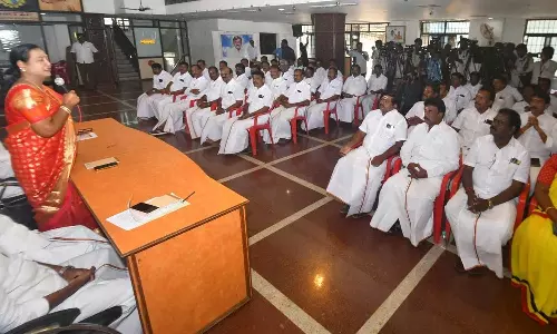 அண்ணா பல்கலை வன்கொடுமை வழக்கில் யார் அந்த சார்? என்பதை கண்டுபிடித்து கைது செய்ய வேண்டும்- தே.மு.தி.க. கூட்டத்தில் தீர்மானம்