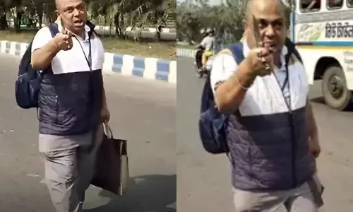 லீவு கிடைக்காததால் சக ஊழியர்களை கத்தியால் குத்திய நபர்.. சாலையில் ரத்தம் சொட்ட நடந்து சென்ற வீடியோ