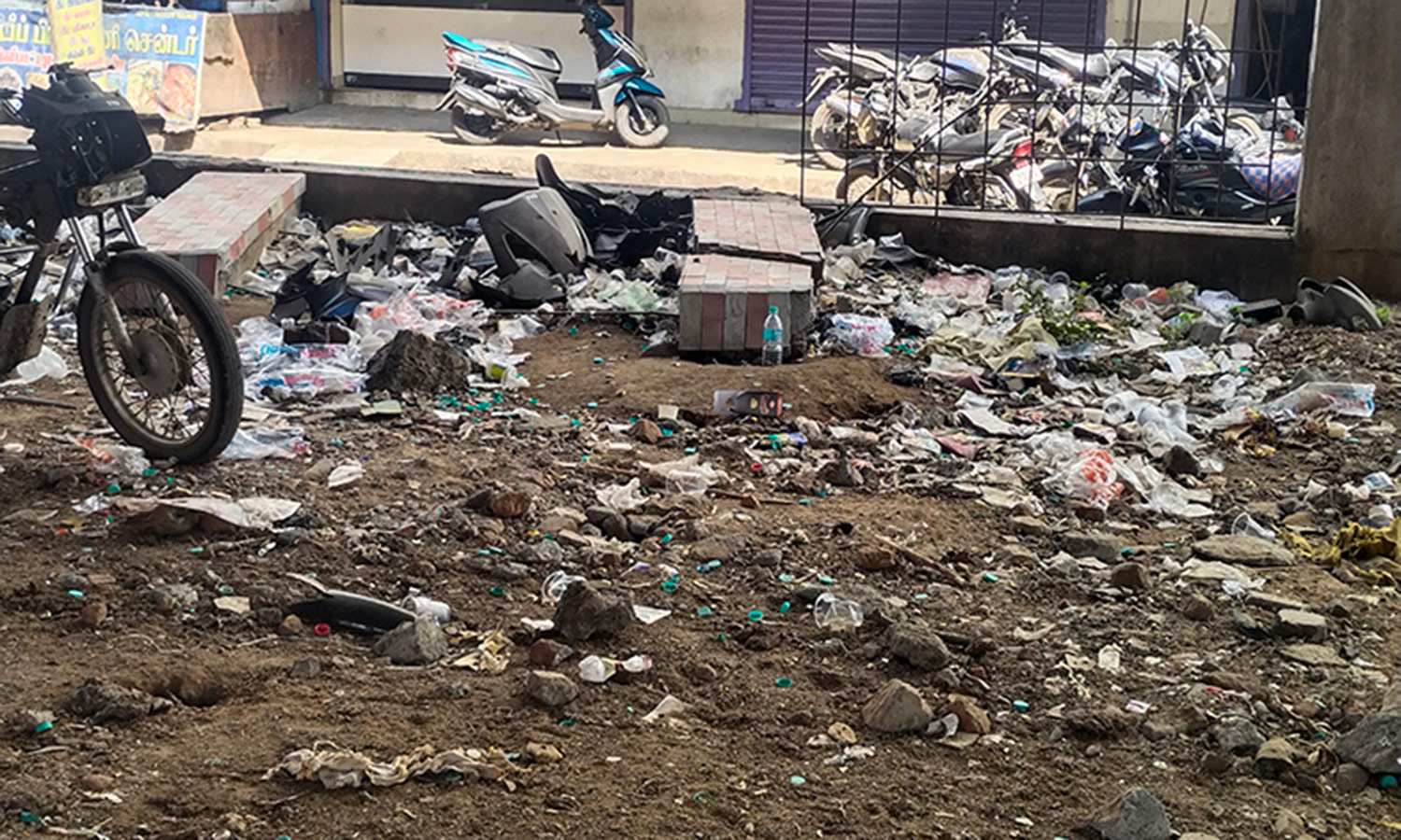 செங்கல்பட்டில் மேம்பாலத்தின் கீழ்பகுதி இரவு நேர மதுபாராக மாறியது