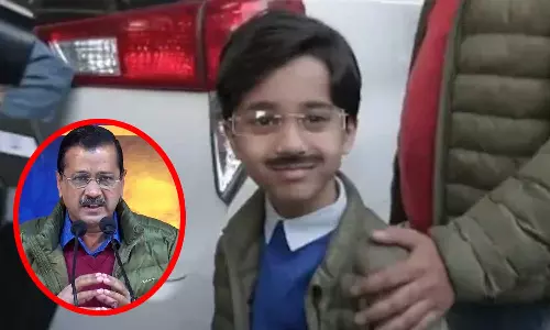 டெல்லி மக்களின் கவனத்தை ஈர்த்த மினி கெஜ்ரிவால்