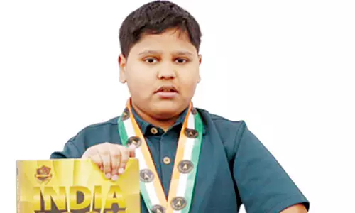 5 நிமிட நேரத்தில் 92 ஆங்கில வாக்கியத்தை தலைகீழாக படித்து காஞ்சிபுரம் சிறுவன் சாதனை