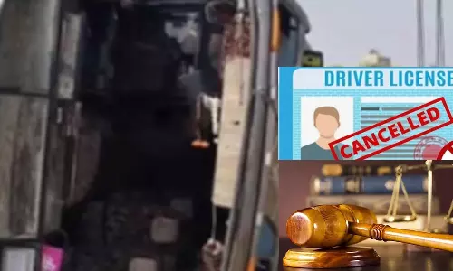 பஸ் கவிழ்ந்து விபத்து- டிரைவரின் ஓட்டுனர் உரிமம் ரத்து