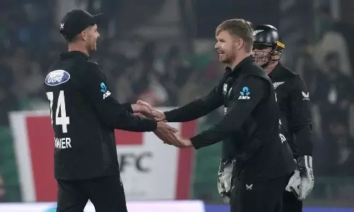 முத்தரப்பு தொடர்: 78 ரன்கள் வித்தியாசத்தில் பாகிஸ்தானை வீழ்த்தியது நியூசிலாந்து