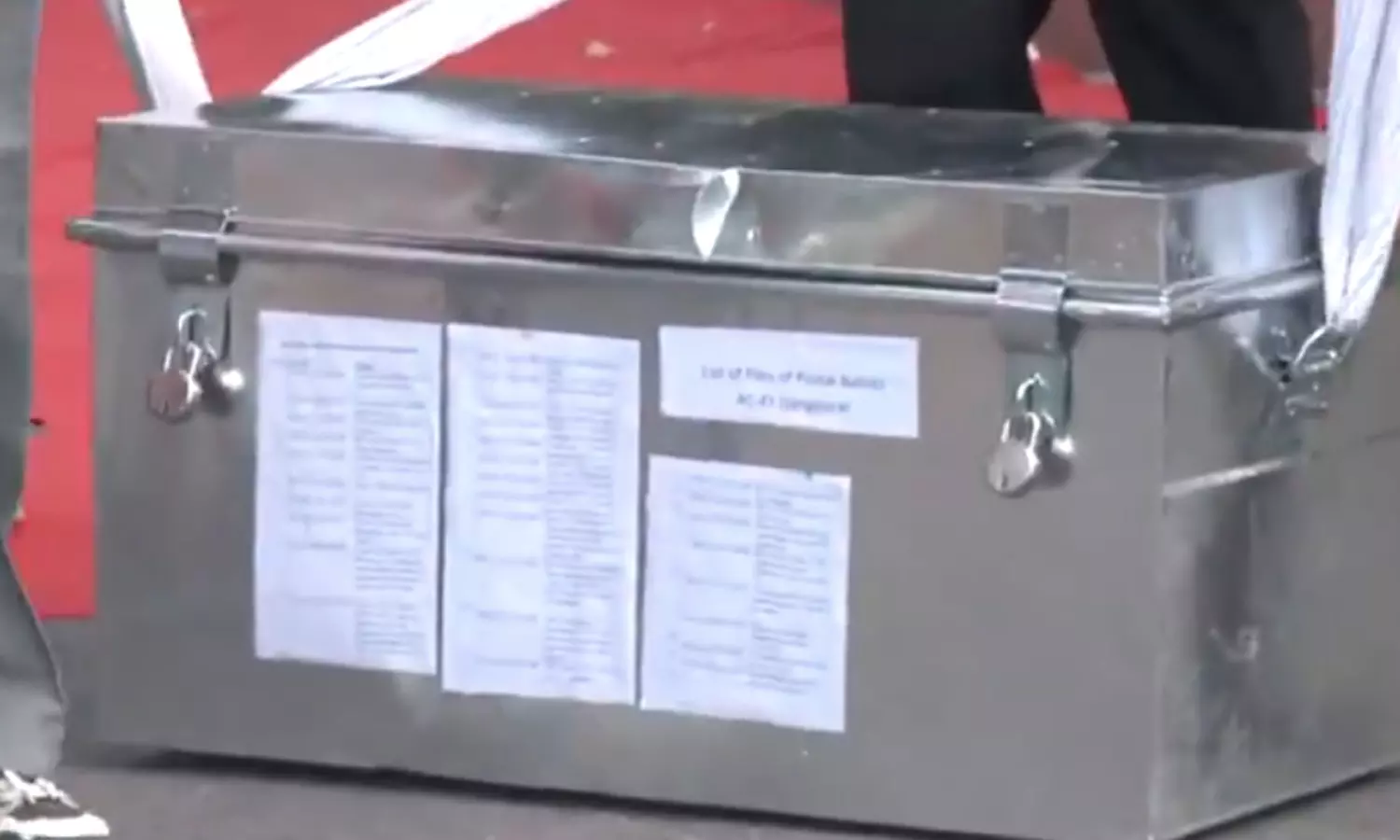 டெல்லி சட்டசபை தேர்தலில் பதிவான  தபால் வாக்குகளை... ... டெல்லி சட்டமன்ற தேர்தல் மற்றும் ஈரோடு கிழக்கு இடைத்தேர்தல் முடிவுகள்- லைவ் அப்டேட்ஸ்..