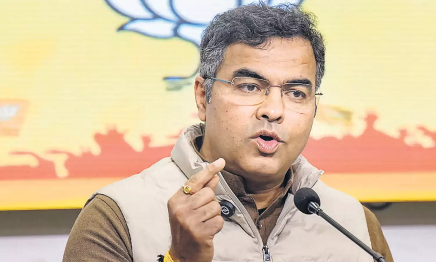 புதுடெல்லியில் பா.ஜ.க. வேட்பாளர் பர்வேஷ் வர்மா... ... டெல்லி சட்டமன்ற தேர்தல் மற்றும் ஈரோடு கிழக்கு இடைத்தேர்தல் முடிவுகள்- லைவ் அப்டேட்ஸ்..