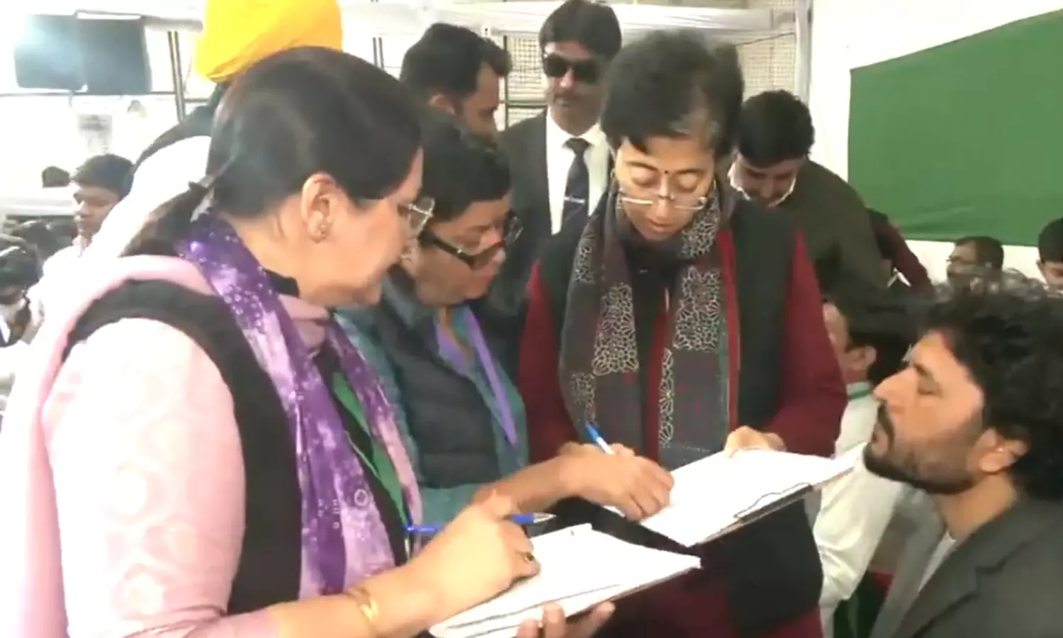 கல்காஜி தொகுதியில் டெல்லி முதலமைச்சர் அதிஷி... ... டெல்லி சட்டமன்ற தேர்தல் மற்றும் ஈரோடு கிழக்கு இடைத்தேர்தல் முடிவுகள்- லைவ் அப்டேட்ஸ்..