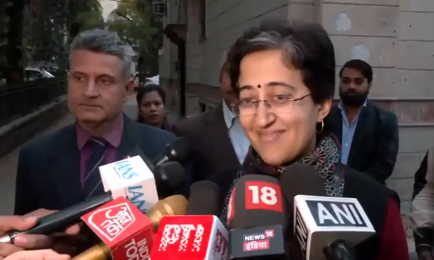 கல்காஜி தொகுதியில் போட்டியிட்ட டெல்லி முதலமைச்சர்... ... டெல்லி சட்டமன்ற தேர்தல் மற்றும் ஈரோடு கிழக்கு இடைத்தேர்தல் முடிவுகள்- லைவ் அப்டேட்ஸ்..