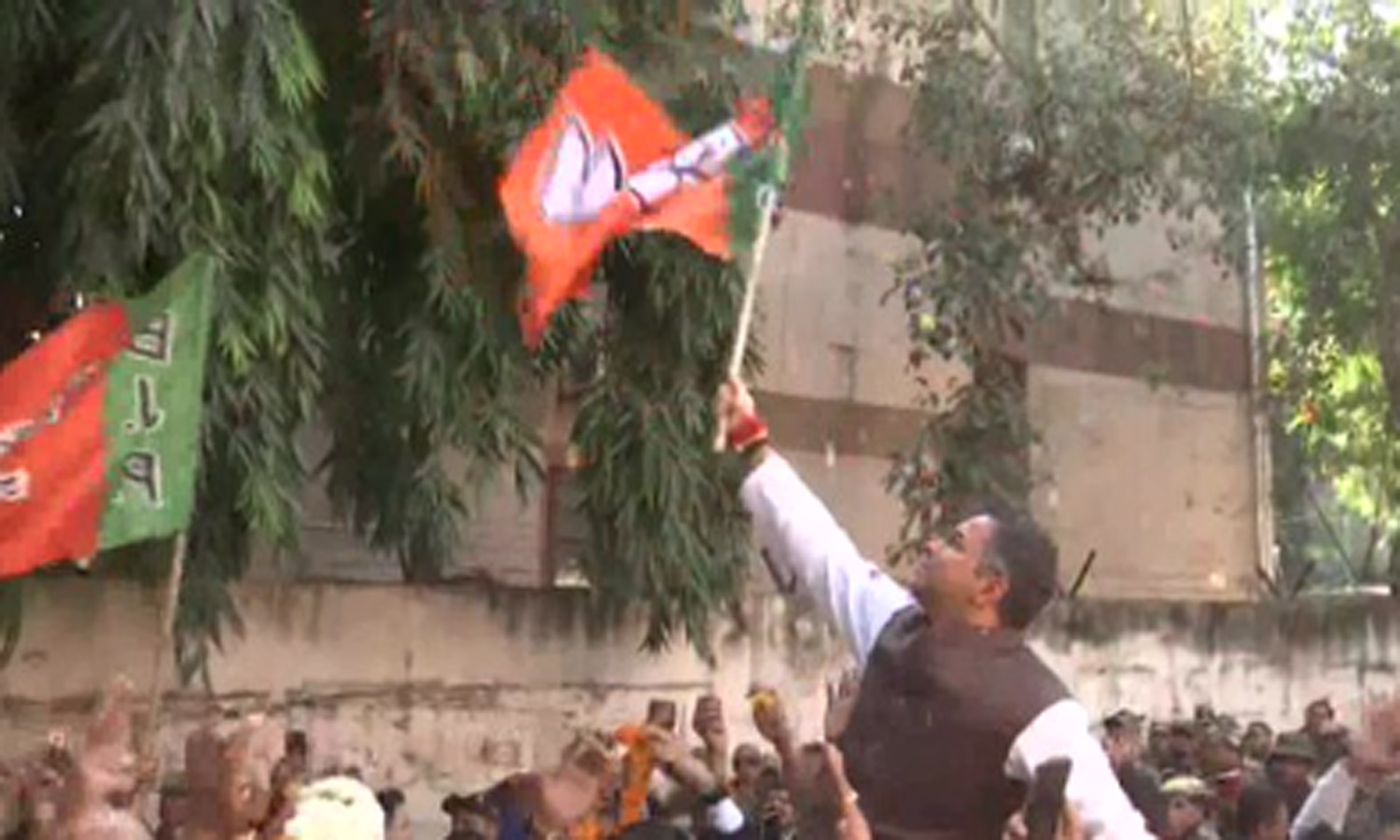 டெல்லி சட்டசபை தேர்தல் வாக்கு எண்ணிக்கையில்... ... டெல்லி சட்டமன்ற தேர்தல் மற்றும் ஈரோடு கிழக்கு இடைத்தேர்தல் முடிவுகள்- லைவ் அப்டேட்ஸ்..