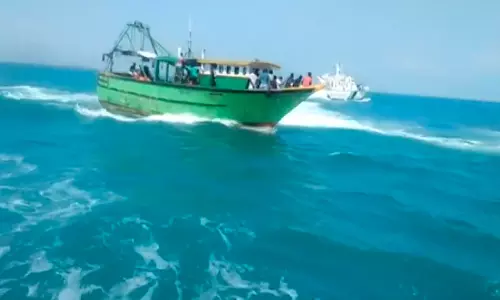 ராமேஸ்வரம் மீனவர்கள் 14 பேர் கைது- இலங்கை கடற்படை அட்டூழியம்