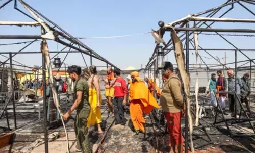 மகா கும்பமேளாவில் 4-வது முறையாக தீவிபத்து.. கூடாரங்கள்  பற்றி எரிந்ததால் பரபரப்பு