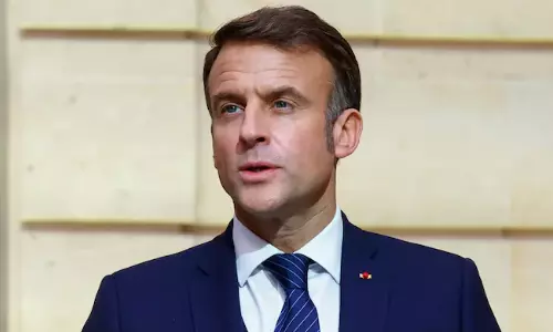 தன்னை பற்றிய போலி வீடியோக்களை பகிர்ந்த அதிபர் மேக்ரான் - ஏன் தெரியுமா?