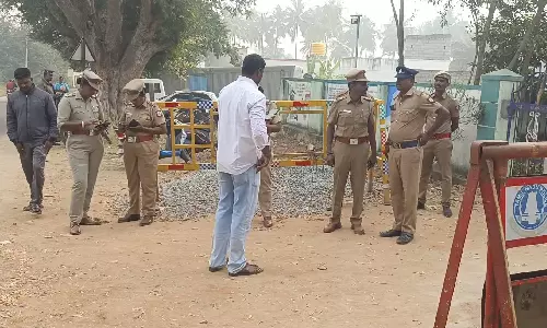 கிருஷ்ணகிரி அருகே மாணவி பாலியல் வன்கொடுமை: 5 நாட்களுக்கு பிறகு இன்று பள்ளி திறப்பு