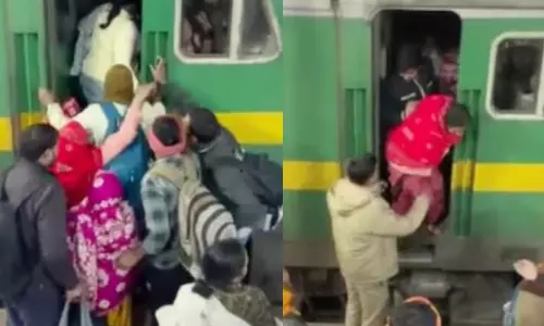 மகா கும்பமேளா பயணம்: ரெயிலில் சீட் கிடைக்காமல் என்ஜின் பெட்டியை ஆக்கிரமித்த பக்தர் கூட்டம் - வீடியோ