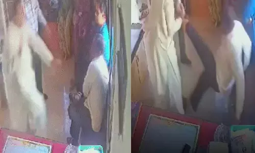 VIDEO: குஜராத்தில் ஆசிரியரை சரமாரியாக அறைந்த பள்ளி முதல்வர்