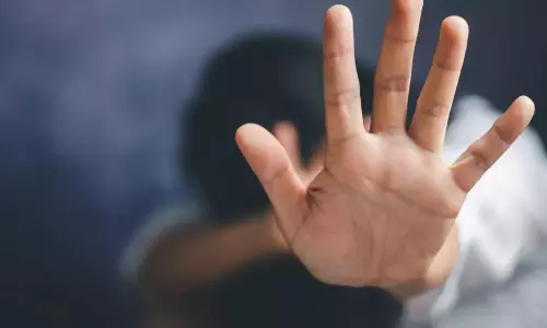 மாடலிங் ஆசை காட்டி இளம்பெண்கள் வன்கொடுமை.. நிர்வாண ஷூட் நடத்தி போலி ஃபேஷன் போட்டோகிராபர்ஸ் மோசடி