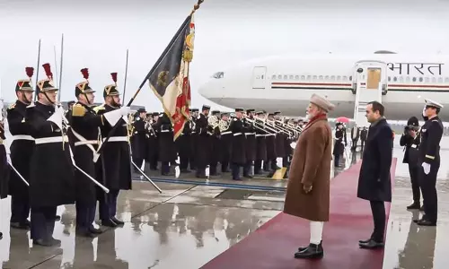 பிரான்ஸ் சென்றடைந்தார் பிரதமர் மோடி