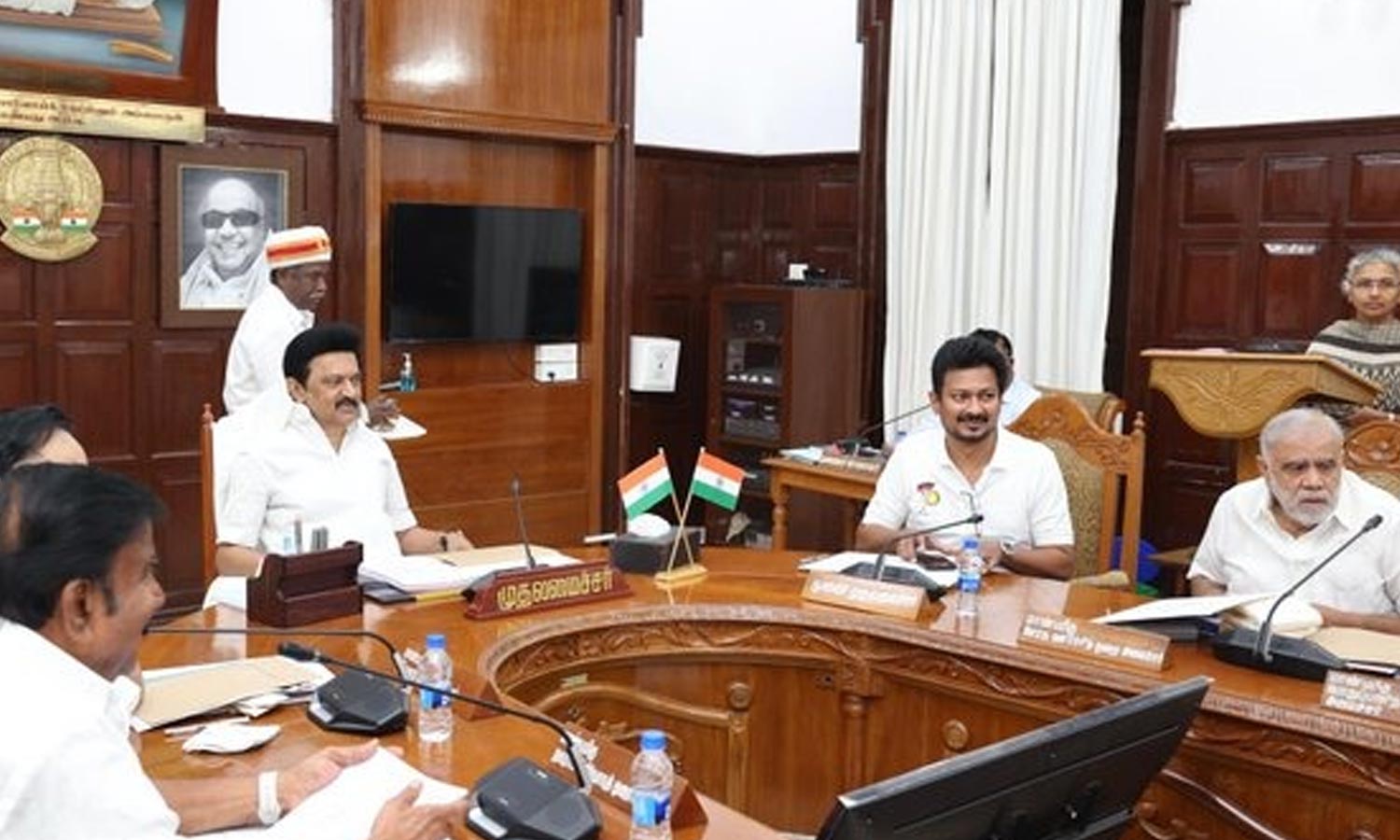 முதலமைச்சர் மு.க.ஸ்டாலின் தலைமையில் தமிழக அமைச்சரவை கூட்டம் தொடங்கியது