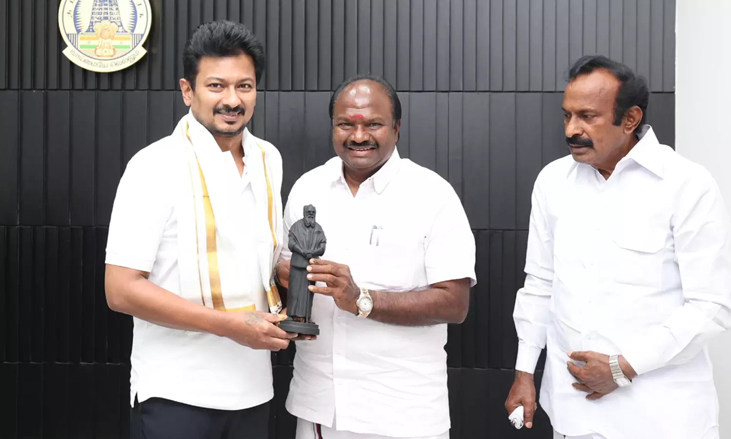 துணை முதலமைச்சர் உதயநிதியிடம் வாழ்த்து பெற்ற சந்திரகுமார் எம்எல்ஏ