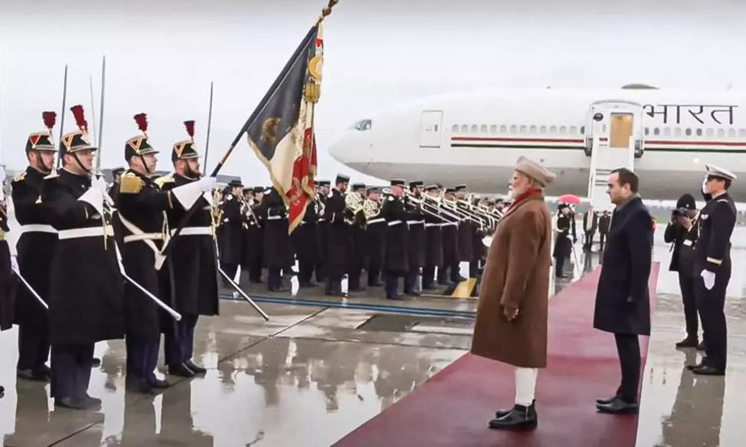 பிரான்ஸ் சென்றடைந்தார் பிரதமர் மோடி பிரான்ஸ் சென்றடைந்தார் பிரதமர் மோடி