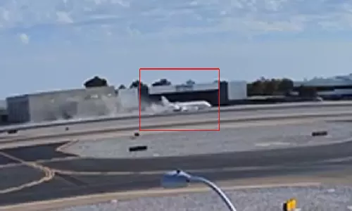 VIDEO: ஜெட் விமானங்கள் மோதிய விபத்து - ஒருவர் உயிரிழப்பு