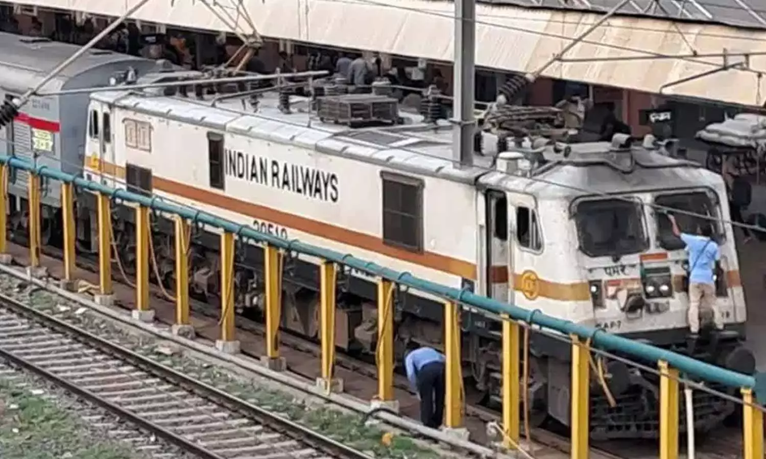 எஸ்.எஸ்.எல்.சி. படித்து இருந்தால் போதும்: ரெயில்வேயில் 32,428 காலிப்பணியிடங்களுக்கு விண்ணப்பிக்கலாம்