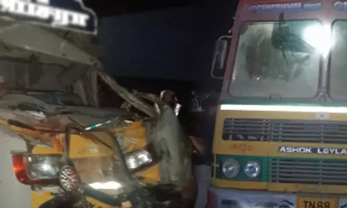 விருதுநகர் அருகே லாரி மீது வாகனங்கள் மோதி விபத்து- 3 பேர் பலி
