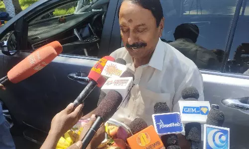 வீட்டில் குவிந்த அ.தி.மு.க. நிர்வாகிகள் - செங்கோட்டையன் பரபரப்பு பேட்டி