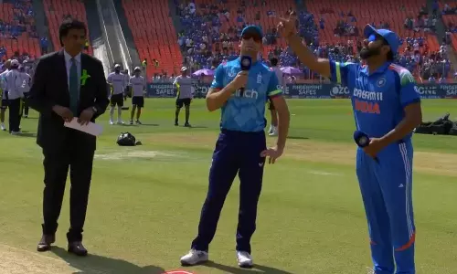 3வது ஒருநாள் போட்டி: டாஸ் வென்ற இங்கிலாந்து பந்துவீச்சு தேர்வு