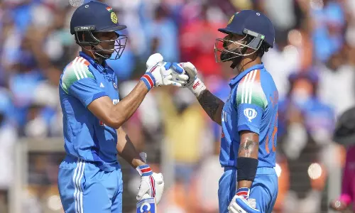 3-வது ஒருநாள் போட்டி: அரைசதம் அடித்ததுடன் சாதனைப் படைத்த விராட் கோலி, சுப்மன் கில்