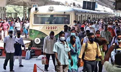 சென்னை - கும்மிடிப்பூண்டி தடத்தில் நாளை 25 புறநகர் ரெயில்கள் ரத்து