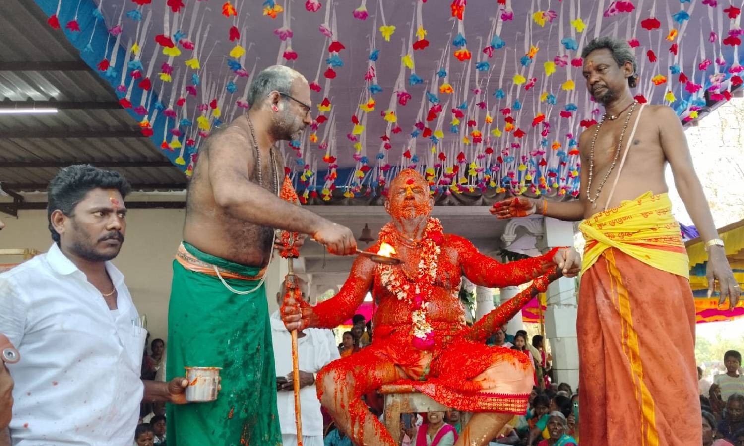 தைப்பூச விழா: பக்தருக்கு மிளகாய் பொடி அபிஷேகம்- ஏராளமான பக்தர்கள் தரிசனம்