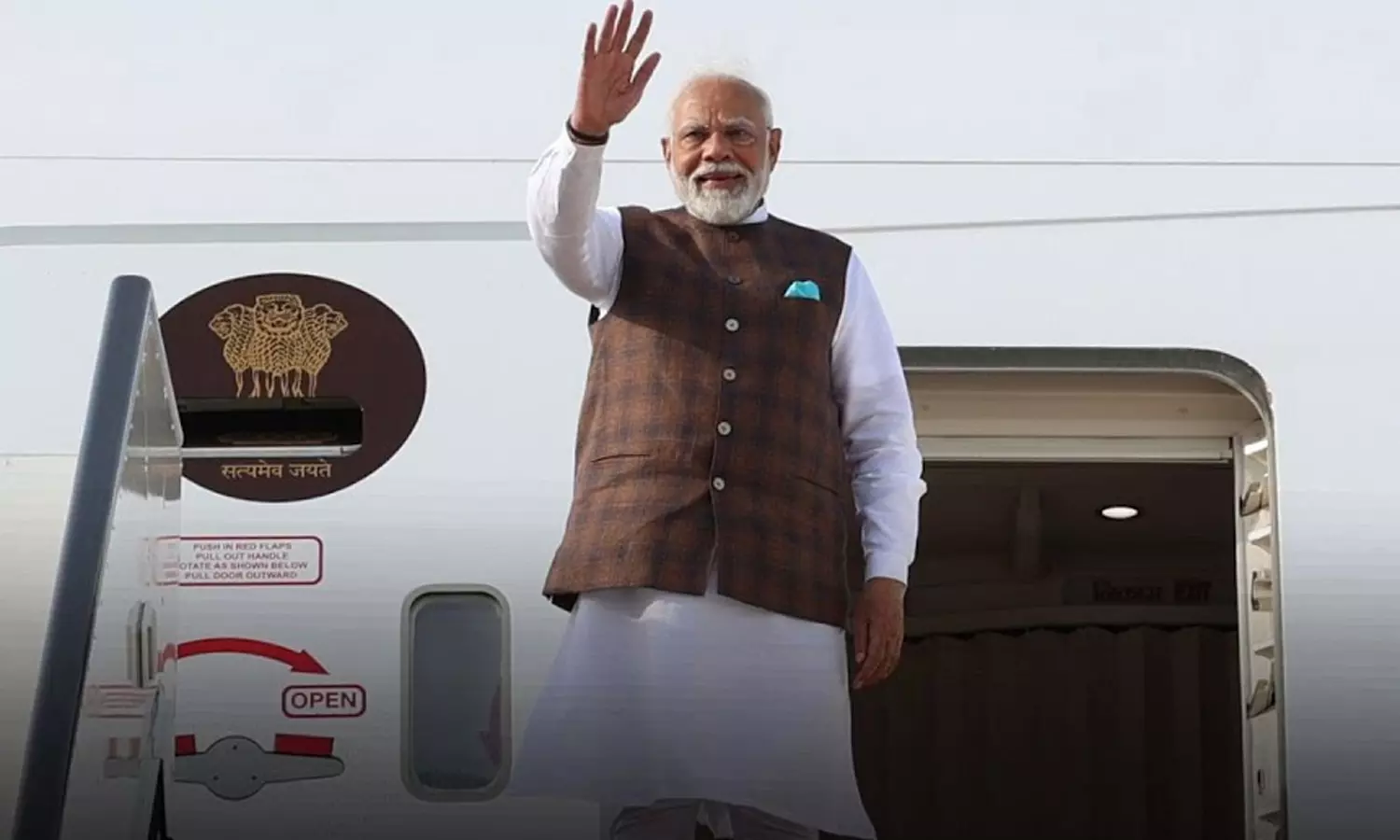 பிரதமர் மோடி விமானத்துக்கு மிரட்டல்- மும்பையில் வாலிபர் கைது பிரதமர் மோடி விமானத்துக்கு மிரட்டல்- மும்பையில் வாலிபர் கைது